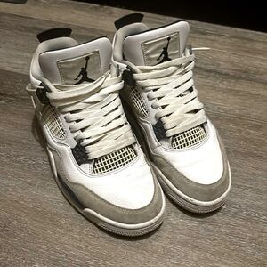 Jordan 4 military blacks 
Creased a little
Able to communicate for a lower price